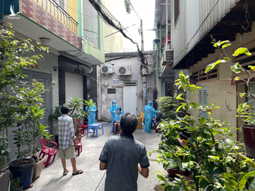 Sắp thành vùng xanh, cả khu phố tôi bất ngờ thành ổ dịch Covid-19 - Ảnh 1. Sắp thành vùng xanh, cả khu phố tôi bất ngờ thành ổ dịch Covid-19 - Ảnh 1.