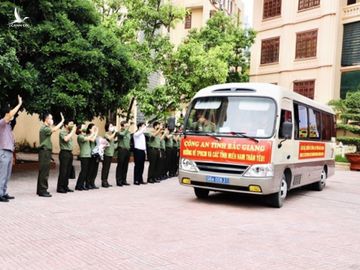 Đoàn công tác của Công an Bắc Giang lên đường vào phía Nam.