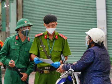 Quân đội hỗ trợ TP.HCM siết chặt giãn cách: Đủ loại giấy đi đường, nhiều người buộc trở về nhà - ảnh 5