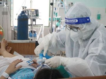 Bộ Y tế đề nghị công nhận liệt sĩ với nữ hộ sinh tử vong do Covid-19 - Ảnh 1. Bộ Y tế đề nghị công nhận liệt sĩ với nữ hộ sinh tử vong do Covid-19 - Ảnh 1.