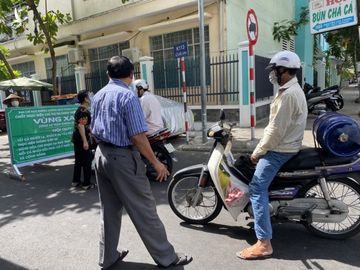 Bí thư Đà Nẵng: Nếu 4 ngày nữa dịch không giảm, người dân tuyệt đối không được ra khỏi nhà - Ảnh 1.