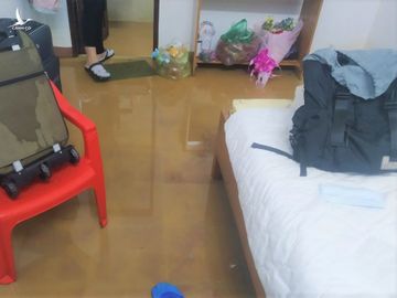 Lâm Đồng: Mưa lớn kéo dài, bùn đất tràn vào chốt chống dịch đèo Chuối - ảnh 2