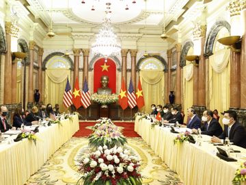 Việt - Mỹ ủng hộ giải quyết mọi tranh chấp Biển Đông hòa bình, đúng luật - ảnh 1
