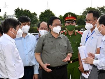 Thủ tướng Phạm Minh Chính kiểm tra công tác phòng chống COVID-19 tại Thành phố Hồ Chí Minh. Ảnh: Nhật Bắc