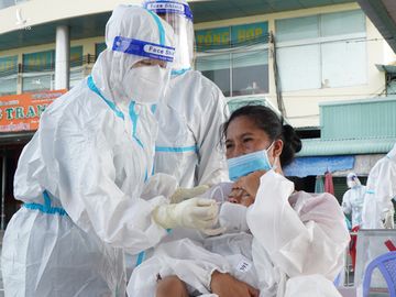 Hàng ngàn người dân Đắk Lắk, Kiên Giang rời TP HCM về quê tránh dịch - Ảnh 4.