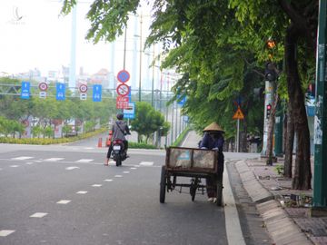 TP.HCM: Ngày đầu 'ai ở đâu, ở yên đó', đường phố vắng lặng - ảnh 6