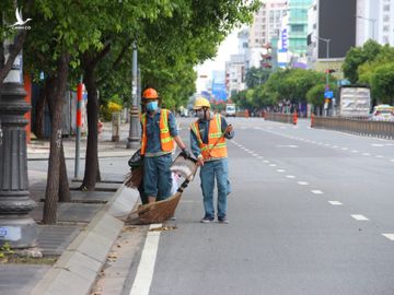 TP.HCM: Ngày đầu 'ai ở đâu, ở yên đó', đường phố vắng lặng - ảnh 7