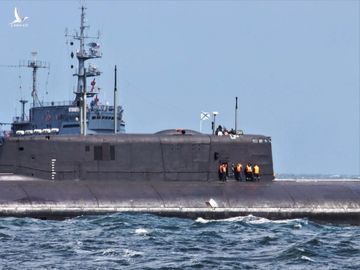 Tàu ngầm hạt nhân Nga gặp sự cố nghiêm trọng: Thủy thủ đã mặc áo phao, cứu hộ khẩn cấp! - Ảnh 1.
