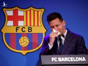 Messi bật khóc nghẹn ngào khi họp báo chia tay Barcelona /// AFP