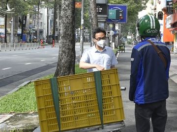 nguoi dan TP.HCM bat ngo khi Pho thu tuong hoi tham anh 1