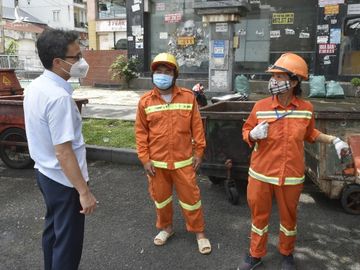 nguoi dan TP.HCM bat ngo khi Pho thu tuong hoi tham anh 11