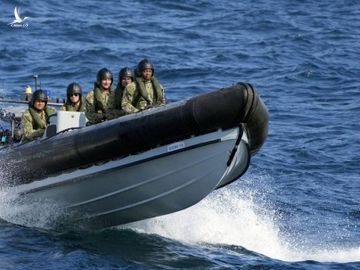 Rời khỏi nơi này ngay!: Máy bay tàng hình Nga xuất hiện, tàu chiến Mỹ 3 lần trải nghiệm kịch tính - Ảnh 3.