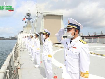 Biên đội tàu Việt Nam cập cảng TP Vladivostok, chuẩn bị tham gia Army Games 2021 - Ảnh 3.