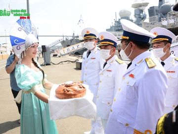 Biên đội tàu Việt Nam cập cảng TP Vladivostok, chuẩn bị tham gia Army Games 2021 - Ảnh 6.