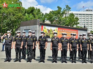 Biên đội tàu Việt Nam cập cảng TP Vladivostok, chuẩn bị tham gia Army Games 2021 - Ảnh 8.