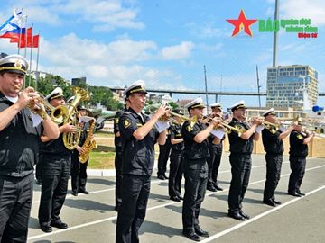 Biên đội tàu Việt Nam cập cảng TP Vladivostok, chuẩn bị tham gia Army Games 2021 - Ảnh 9.