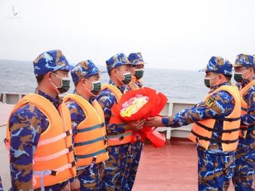 Chiến hạm 016-Quang Trung khai hỏa pháo hạm AK 176 trên biển Vladivostok - Ảnh 5. Chiến hạm 016-Quang Trung khai hỏa pháo hạm AK 176 trên biển Vladivostok - Ảnh 5.