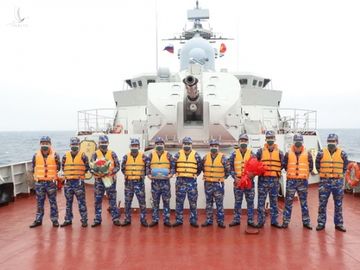 Chiến hạm 016-Quang Trung khai hỏa pháo hạm AK 176 trên biển Vladivostok - Ảnh 6. Chiến hạm 016-Quang Trung khai hỏa pháo hạm AK 176 trên biển Vladivostok - Ảnh 6.