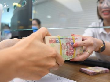 PVCombank yêu cầu F0 đang cách ly cầm sổ tiết kiệm ra quầy rút tiền, Ngân hàng nhà nước can thiệp ngay