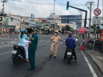 Quân đội hỗ trợ TP.HCM siết chặt giãn cách: Đủ loại giấy đi đường, nhiều người buộc trở về nhà - ảnh 6