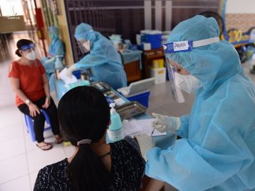 Tiêm vắc xin ở TP.HCM thiết lập mốc mới, gần 145.000 liều vào ngày 1-8 - Ảnh 1.