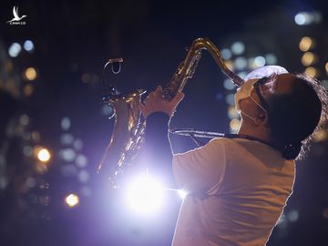 Nghệ sĩ saxophone Trần Mạnh Tuấn bị đột quỵ, hiện đang điều trị tại Bệnh viện Quân y 175 - Ảnh 2.