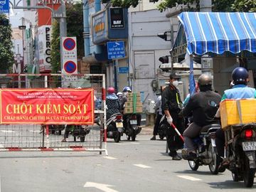 Thanh pho Ho Chi Minh ra soat lai doi tuong duoc phep ra duong hinh anh 1