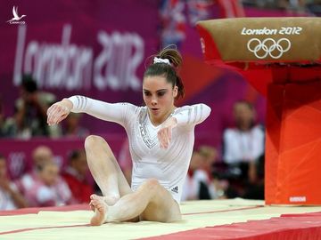 Nhà vô địch Olympic tiết lộ bí mật động trời của thể thao Mỹ - 1
