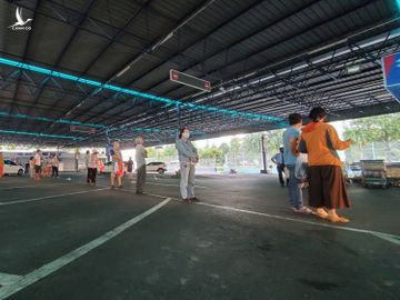 xếp hàng đi siêu thị ảnh 4 xep hang di sieu thi anh 4