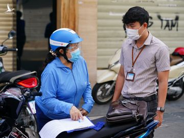 TP.HCM tăng cường phòng chống dịch: Khóc nức nở nói lý do ‘bất chấp ra đường’ - ảnh 5