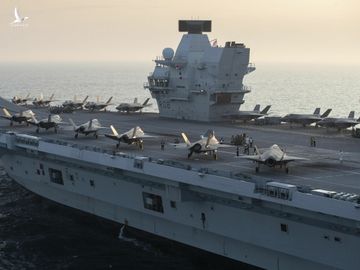 Tiêm kích F-35B Lightning II của Anh trên boong tàu sân bay HMS Queen Elizabeth của Anh