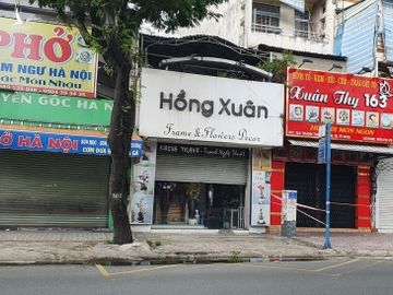 TP.HCM cho hàng quán hoạt động lại, nhưng các quán đều đóng cửa và... 'hẹn gặp lại' - ảnh 3