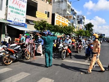 khong de gian cach xa hoi keo dai anh 2