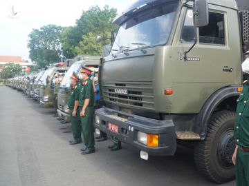 100.000 phần quà và 4.000 tấn gạo sẽ được gửi đến những người dân có hoàn cảnh khó khăn do ảnh hưởng bởi dịch Covid-19 tại TP.HCM /// KHÁNH TRẦN