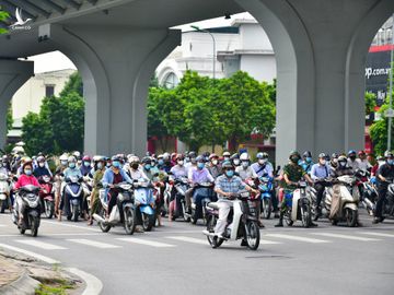 giao thong Ha Noi sau noi long gian cach anh 10