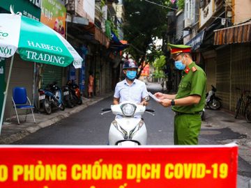 Việc giãn cách kéo dài để lại nhiều hệ luỵ kinh tế - xã hội cho Hà Nội /// Đậu Tiến Đạt