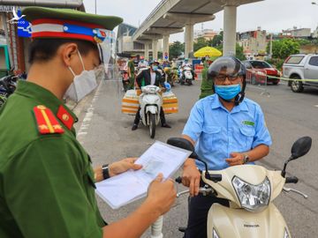 Giao thong Ha Noi gian cach xa hoi anh 5