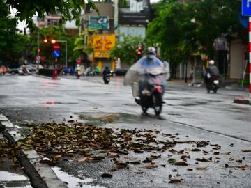 Ha Noi mua lon duong pho van dong anh 10