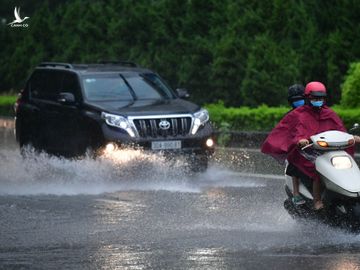 Ha Noi mua lon duong pho van dong anh 6