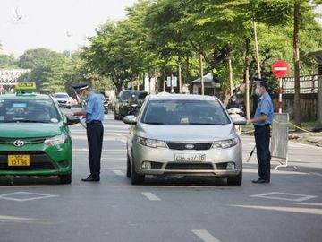 cận cảnh ngày đầu hà nội kiểm soát dịch tại 39 chốt phân vùng