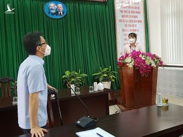 Phó Thủ tướng kiểm tra đột xuất, chất vấn bí thư phường về công tác phòng dịch - ảnh 1