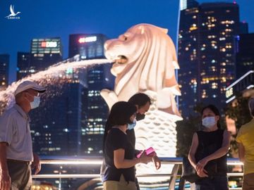 Singapore đã quyết định từ bỏ chính sách Zero Covid và tiến tới sống chung với virus /// AFP