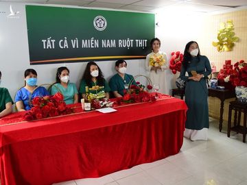 Đám cưới online của nữ điều dưỡng Hà Nội tại bệnh viện dã chiến ở TPHCM - 1