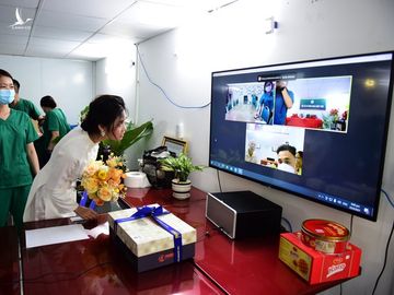 Đám cưới online của nữ điều dưỡng Hà Nội tại bệnh viện dã chiến ở TPHCM - 2