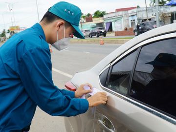 Bến Tre nói về việc dán niêm phong cửa ô tô đi qua tỉnh