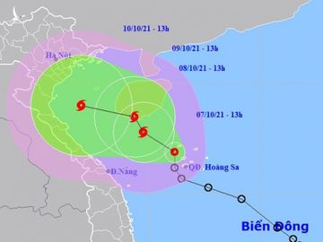 Áp thấp nhiệt đới mạnh lên thành bão giật cấp 12, hướng vào miền Trung - Ảnh 1.