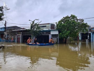 Hàng ngàn căn nhà bị ngập, sạt lở cao tốc Đà Nẵng - Quảng Ngãi - ảnh 8