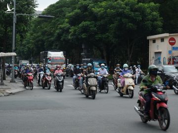 Ngày đầu TP.HCM nới lỏng giãn cách: Người dân phấn khởi - ảnh 9