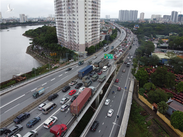 Hà Nội: 4 ô tô tông liên hoàn, đường Vành đai 3 trên cao tắc cứng 15km - 6