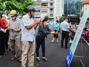 Tiểu thương tại TP.HCM hồ hởi đi xét nghiệm COVID-19 miễn phí - Ảnh 3.